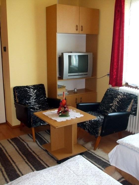 Lugas Szallas Jaszbereny Exterior foto